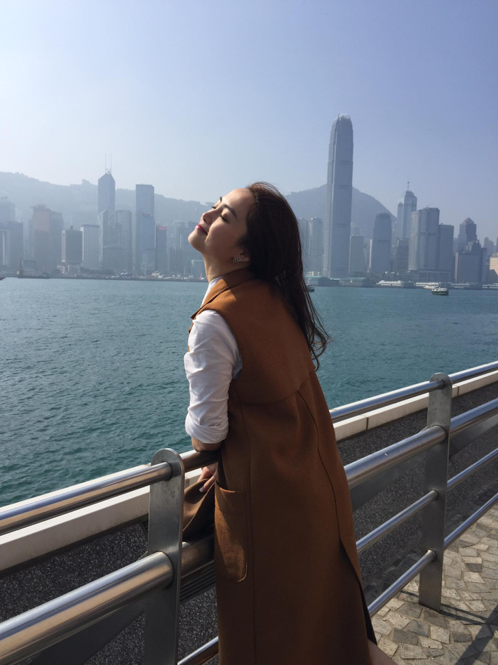 Khi được hỏi đất nước nào khiến Diệp Anh ấn tượng nhất, cô nàng cảm thấy rất khó để đưa ra câu trả lời. "Mỗi đất nước lại để lại cho mình những ấn tượng riêng, nơi thì về cách sắc, con người, có nước lại đến vì ẩm thực như Thái Lan, vậy rất khó để đặt lên bàn cân. Mình thích những chuyến đi du lịch với bạn bè, khám phá những điều mới lạ".