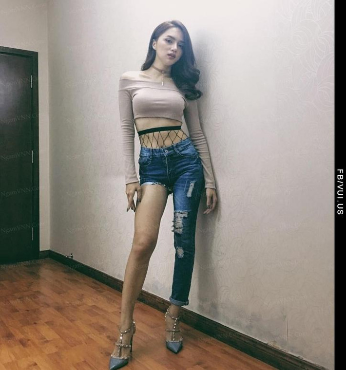 Không ít những người nổi tiếng trong showbiz đã diện mode quần què khi xuất hiện trước công chúng.