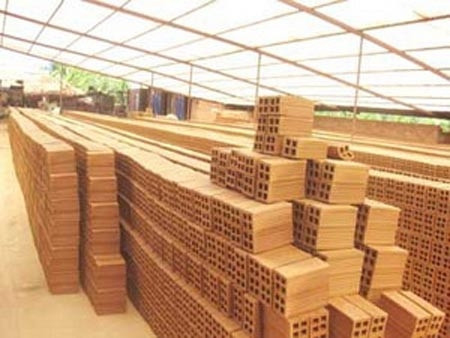 200 viên gạch là phần thưởng mà nhân viên của một công ty vật liệu xây dựng nằm trên đường Lương Ngọc Quyến - TP. Thái Nguyên đã thưởng cho nhân viên. Khi nhận được phần thưởng Tết “dở khóc dở cười” này hẳn nhiều người đã không nói nên lời.
