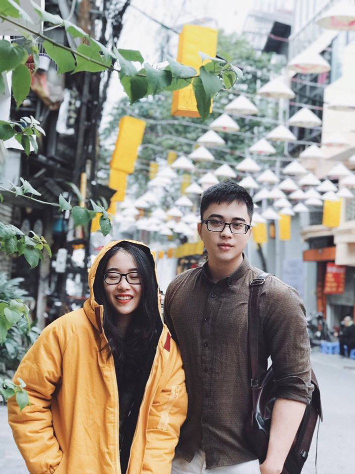 Mới đây, tuyến phố Đào Duy Từ được khoác trên mình chiếc áo mới khi được trang trí nón lá, đèn lồng rực rỡ và ngay lập tức đoạn phố này trở thành điểm đến của giới trẻ Hà Nội để cho ra đời những bức ảnh check-in cực đẹp.