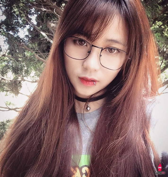 Misthy sở hữu trang fanpage riêng với lượng like lên tới 1,2 triệu người. Khác với Xuka Nhật Hoa có vẻ xinh xắn khá dịu dàng, Misthy lại ghi dấu ấn bởi phong cách cá tính, mạnh mẽ, đặc biệt là với chiếc khuyên nhỏ ở môi.