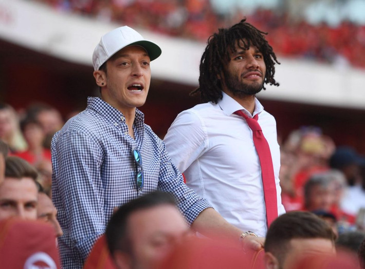 Giới truyền thông xứ sương mù cho hay, cầu thủ Arsenal bất bình vì Ozil được cho phép chọn trận mình chơi.