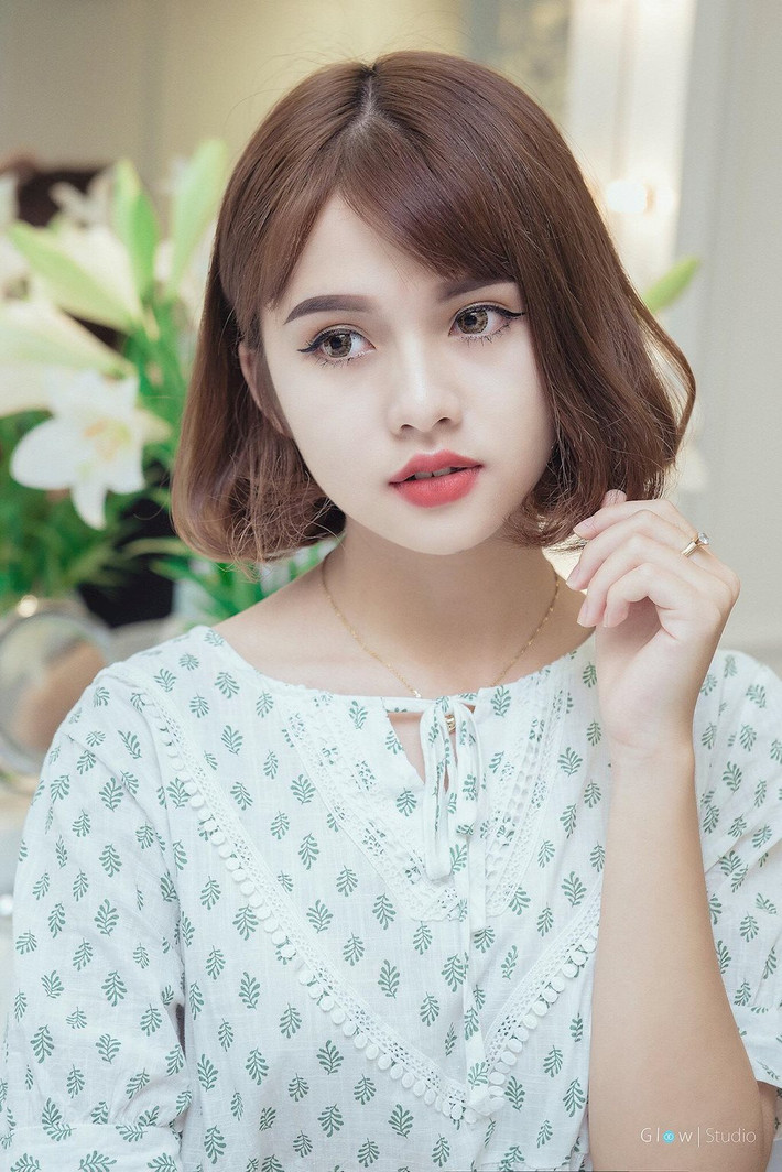 Cộng đồng mạng đã biết tới rất nhiều cái tên được gọi " bản sao Miu Lê" như Hiền Hồ, Lê Nguyễn Ngọc Hân hay mới nhất là cô bạn trường Cao Đẳng Y Dược Hà Nội có tên Khánh Huyền.
