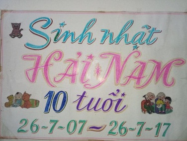 Rất nhiều ý kiến của dân mạng đã được đăng tải dưới bài viết của Hương Giang, điển hình như nickname Bino có viết: "Ông bà Ngoại là tất cả đối với tớ. Ông nuôi tớ chăm ẵm từ nhỏ đến lớn. Đùng cái, mình đi làm rùi lấy chồng xa. Bây giờ muốn về thăm nhà cũng khó...rất khó. Mình muốn ở gần chăm sóc ông bà cũng không thể nữa. Các bạn nữ đừng nên lấy chồng xa nha".