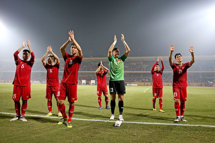Việt Nam phòng ngự tốt nhất tại vòng bảng AFF Cup 2018 khi chưa để lọt lưới bàn thua nào. Đây là điều có được khi hàng phòng ngự và thủ môn Văn Lâm đã làm việc tốt trong 4 trận đấu tại vòng bảng.