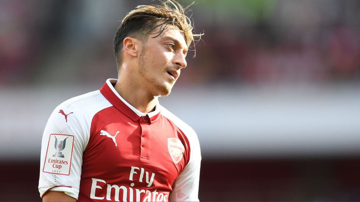 Arsenal đang có kế hoạch để giữ chân Mesut Ozil, sau khi buộc phải chấp nhận để mất ngôi sao Alexis Sanchez vào tay đối thủ M.U.