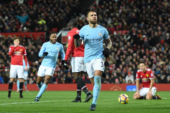Pep Guardiola thừa nhận, Man City chưa thể sánh được với hàng xóm MU về bề dày lịch sử và nỗ lực chiến thắng danh hiệu là cách duy nhất để đội chủ sân Etihad cải thiện vị thế. Ảnh: Mirror