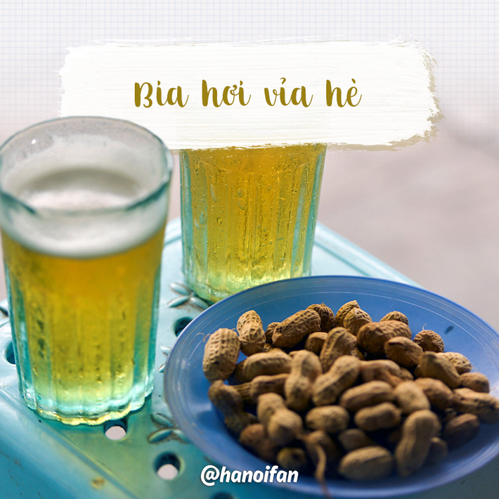 Những chiều Tạ Hiện với bia hơi, nem phùng và lạc luộc là những kỉ niệm chẳng một du khách nào đến với Hà Nội quên được. Chẳng phải cửa hàng sang chảnh, bàn ghế cao ráo mà chỉ có những cái ghế nhựa và vỉa hè, đã tạo nên sức hút riêng cho bia hơi Hà Nội. Ảnh sử dụng trong bài: @hanoifan.