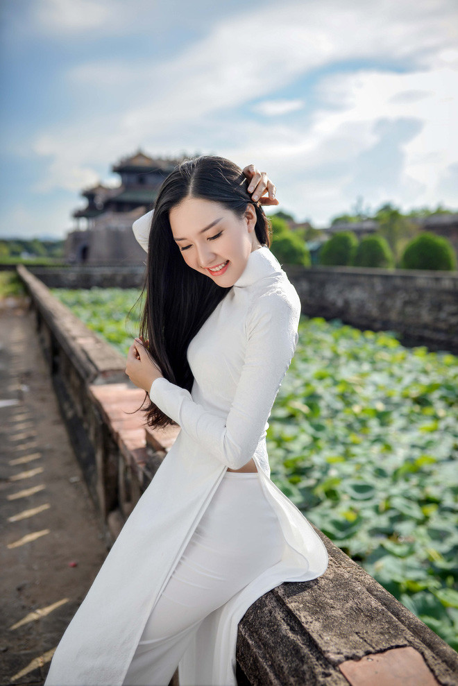 Tuy nhiên, đời chẳng như mơ với Ngọc Trân. sau khi vướng phải lùm xùm từng tham dự cuộc thi Hoa hậu Người Việt thế giới ở Nhật không xin phép, cô gái xứ Huế này đã xin rút lui và để lại nhiều tiếc nuối cho khán giả.