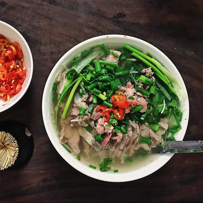 Ở phần bình luận có thể thấy nhiều lời khen của cả dân mạng trong nước và nước ngoài dành cho món ăn truyền thống này.