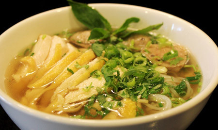Chiến thắng thuyết phục của phở Việt đã làm cư dân mạng Việt Nam nức lòng.