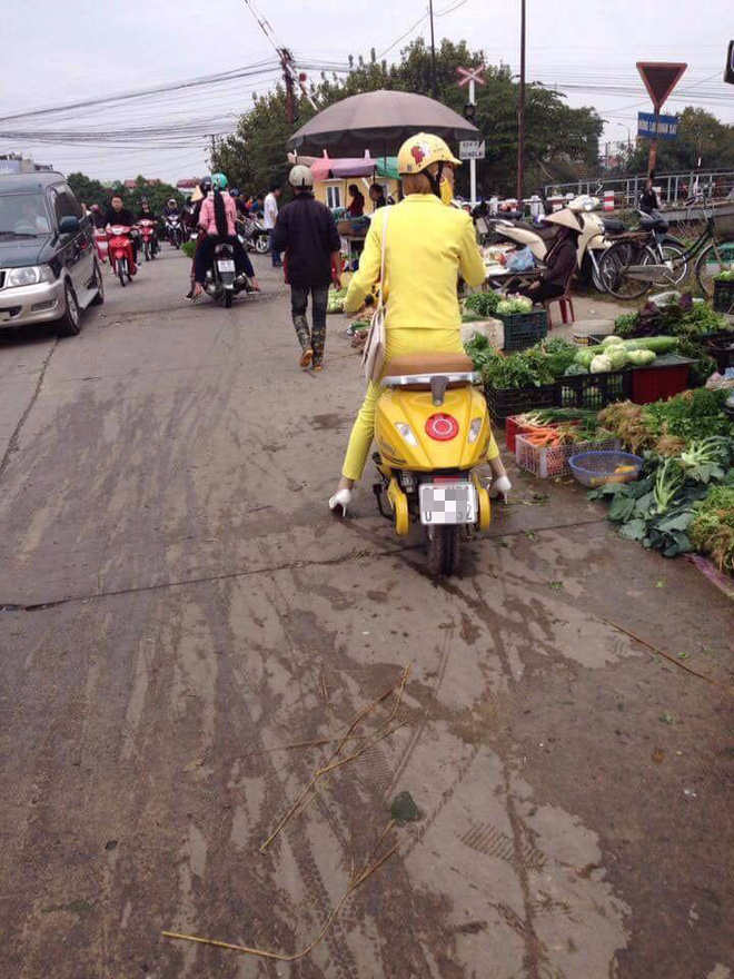 Mới đây, một thành viên đã đăng lên mạng xã hội một bức ảnh ghi lại cảnh một ''ninja'' mặc nguyên một bộ quần áo và đội thêm chiếc mũ bảo hiểm màu da cam ngồi trên một chiếc xe ga cũng có màu tương tự kèm theo lời chia sẻ ''lúc đầu mình nhìn nhầm tưởng củ cà rốt'' được dân mạng vô cùng chú ý.