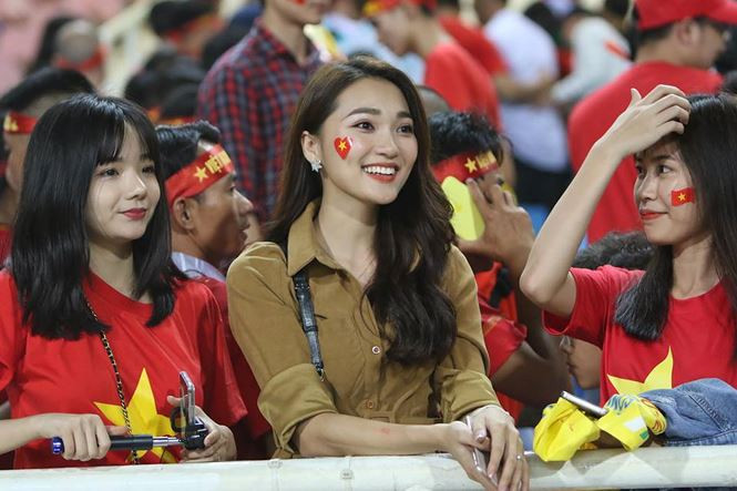 "Bạn gái tin đồn" của Văn Đức cũng là người đẹp khá nổi tiếng trên MXH khi từng lọt top 10 HHHV Việt Nam 2017.