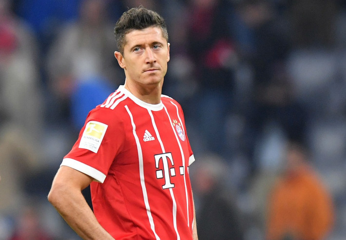 Theo tờ Sport của Đức, Lewandowski đã có cuộc gặp gỡ với người đại diện của mình, ông Zahavi để giải quyết đề nghị muốn sang Ngoại hạng Anh thi đấu.