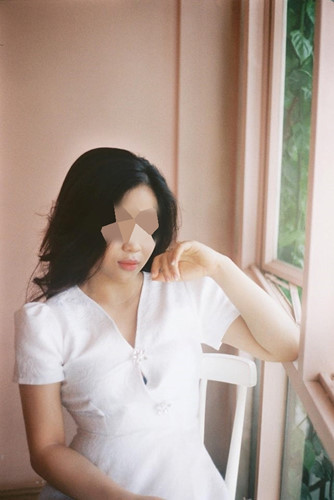Trên trang cá nhân của mình, nickname Đỗ Tuấn Minh chia sẻ: "Nếu đúng như những gì báo chí đăng tải và mạng xh đồn thổi, tôi thấy cũng bình thường, chẳng đáng bàn cãi, cần có cái nhìn khách quan hơn với các em, Xét cho cùng thuận mua vừa bán, đời người ai chẳng bán, không bán cái nọ thì bán cái kia, không bán sức lao động thì bán trí tuệ, bán con chữ để kiếm ăn..."