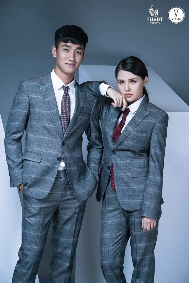 Bạn diễn của tiền vệ đội tuyển U23 Việt Nam trong bộ ảnh thời trang mới đó là người mẫu Lê Phương Anh.