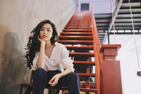 Mai Vân Trang từng là một trong những gương mặt mẫu quen thuộc hàng đầu của các local brand tại Hà Nội Magonn Design, Oyster and Snail, Tủ Nhà Mây, Hà Cúc...