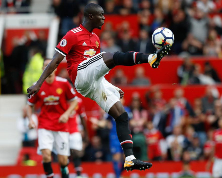 Theo tờ Manchester Evening News, Quỷ Đỏ sẽ bán Bailly cho Arsenal nếu The Gunners đồng ý nhả tiền vệ Mesut Ozil ngay trong kỳ chuyển nhượng mùa Đông sắp tới.