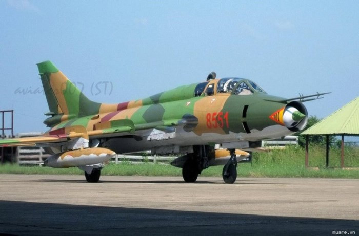 Vị trí chiếc máy bay Su-22 số hiệu 8551 rơi là quả đồi và không trúng nhà dân. Nhiều dân mạng đã đặt giả thuyết rằng khi không làm chủ được tình hình, hai phi công của Quân đội Nhân dân Việt Nam là Mạnh Trí và Giang Nam đã cố gắng đưa chiếc máy bay xa khu dân cư để giảm thiệt hại cho người dân.