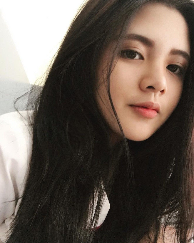 Hiện tại Hoàng Anh đang là học sinh lớp 10C14 của trường THPT Hàn Thuyên, TP HCM. Cô nàng đặt việc học lên hàng đầu, phấn đấu để có thành tích tốt ở trường.