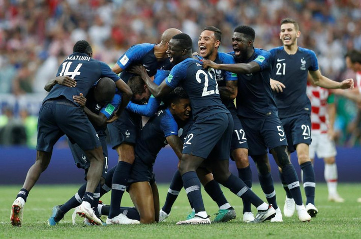 Số 25,5: Với tuổi trung bình 25,5, Pháp là nhà vô địch World Cup trẻ nhất kể từ năm 1970 và vượt qua 2 đội quán quân gần nhất là Tây Ban Nha (năm 2010 với 25,9 tuổi) và Đức (2014 với 25,7).