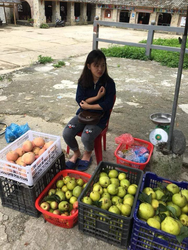 Mới đây trên MXH, có đăng tải 1 đoạn clip của anh chàng đi du lịch ở vùng núi và đã vào 1 cửa hàng có em gái dân tộc sau đó bị ngây ngất bởi vẻ đẹp và nhanh chóng buông những câu thả thính khiến ai cũng phải buồn cười .