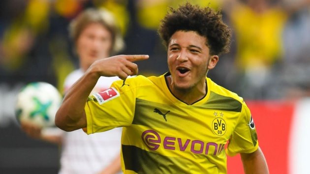Nguồn tin từ Evening Standard tuyên bố Liverpool, Tottenham, MU, Arsenal và Chelsea đang quan tâm đến Sancho. Trong khi đó, Liverpool được hiểu là một bến đỗ lý tưởng cho cầu thủ này vì ở đó có sự hiện diện của Jurgen Klopp người từng dẫn dắt Dortmund.