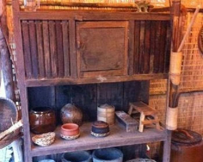 Cái chạn truyền thống hình thức thì giống nhau, công dụng như nhau đều là nơi để gia đình cất giữ thức ăn, nó có ngăn riêng chống được Ruồi, muỗi, chuột, bọ.