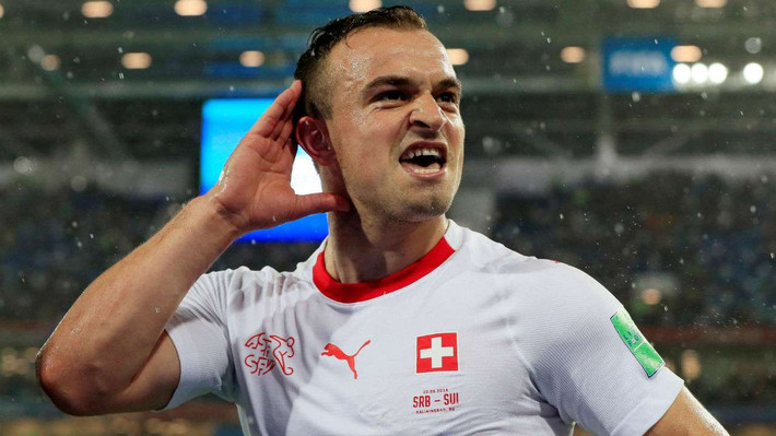 Do những bất đồng chính trị mà Kosovo tuyên bố tách khỏi Serbia vào năm 2008, song không được Serbia công nhận là quốc gia có chủ quyền lãnh thổ. Chính vì vậy mà màn ăn mừng của Shaqiri nhằm ám chỉ và nó chính xác hơn đó là chế giễu đất nước Serbia.
