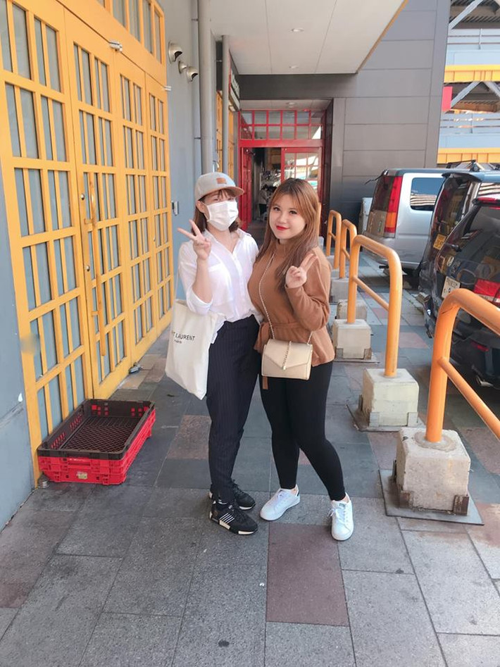 Đa phần, dân mạng cho rằng Thu Trang chiêu trò làm màu, giả vờ yêu để gây sự chú ý và điều này khiến cho cả nữ sinh ngực khủng này và chàng người yêu đều có lợi bởi "câu like" trá hình.