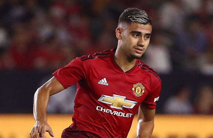 Mới đây, tờ Express tiết lộ Arsenal còn tính gây sốc bằng cách chiêu mộ một cầu thủ của MU là Andreas Pereira.