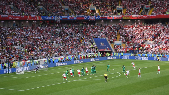 Ở những phút cuối trận mở màn World Cup, Ba Lan dồn lên nhằm tránh trận thua muối mặt trước "sư tử" Senegal, họ tạo ra rất nhiều cơ hội tuy nhiên bàn thắng thì vẫn quay lưng với "đại bằng trắng".