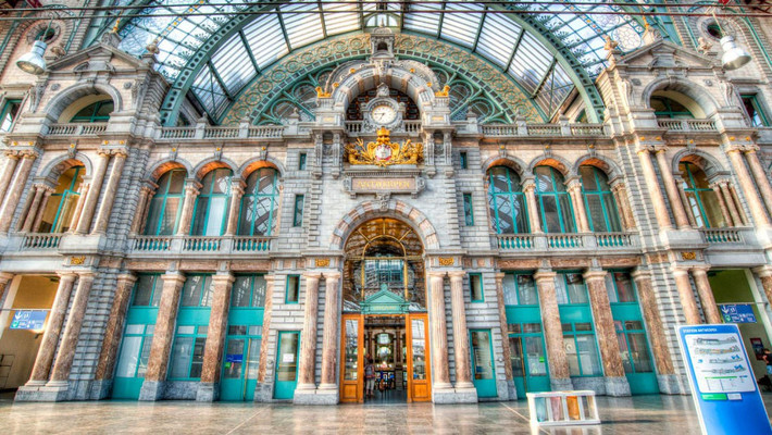 Nằm cách thủ đô Brussels của Bỉ chưa đầy một giờ đi tàu, Antwerp đã là kinh đô kim cương từ thế kỷ 15.