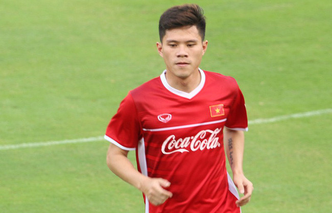 Trở lại với kế hoạch chuẩn bị AFF Suzuki Cup tới đây, với cái đầu gối hay dở chứng, Thanh Hào có lẽ sẽ gặp nhiều bất lợi trước những đàn em trẻ hơn như Quế Ngọc Hải, Bùi Tiến Dũng, Duy Mạnh, Đình Trọng và cả Văn Hậu.