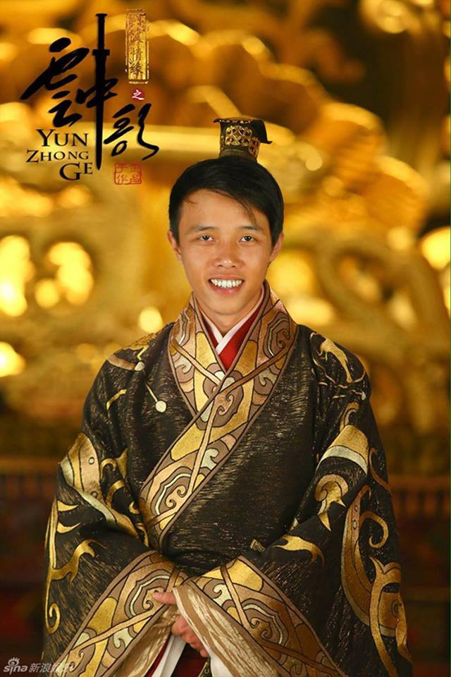 Nhìn Xuân Huy hóa thân vào những bộ phim cổ trang, dân mạng không khỏi ôm bụng cười và nhanh tay chia sẻ khắp các fanpage trên MXH.