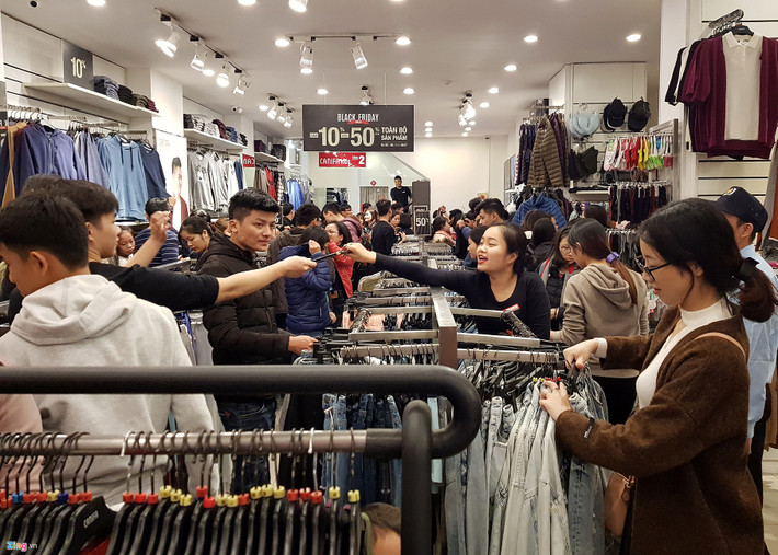Dịp Black Friday, những mặt hàng được giới trẻ Việt nhắm tới nhiều nhất đó là quần áo, mỹ phẩm, đồ chơi công nghệ.....