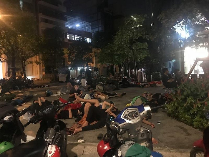 Sự kiện Black Friday bắt nguồn từ nước Mỹ và nhiều năm trở lại đây đã trở thành một trong những ngày hội mua sắm hấp dẫn tại các thành phố lớn ở Việt Nam như Hà Nội và TP HCM.