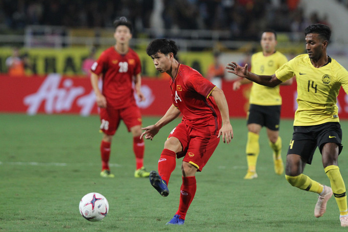 Không ngẫu nhiên mà HLV của hai đối thủ của ĐT Việt Nam tại AFF Suzuki Cup 2018 lần này là Lào và Malaysia đều nhắc đến Công Phượng như nỗi sợ hãi trên hàng công và tiền đạo này đã chứng tỏ nỗi sợ đó hoàn toàn có cơ sở khi đã lên tiếng trong cả hai trận đấu.