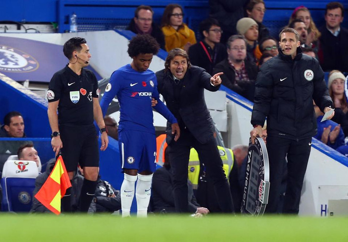 Biết tin Willian định tháo chạy khỏi London, HLV Mourinho lập tức giang tay chào đón, sẵn sàng trả cho Chelsea 40 triệu bảng để có được sự phục vụ của cậu học trò cũ.