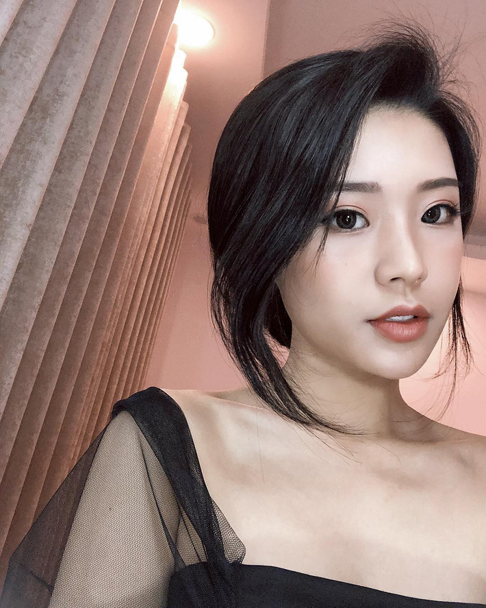Trước khi được biết đến là người yêu của chàng rapper đình đám hàng đầu làng underground Việt, Thanh Huyền từng là gương mặt mẫu lookbook quen thuộc của nhiều thương hiệu thời trang đình đám ở Hà Nội.