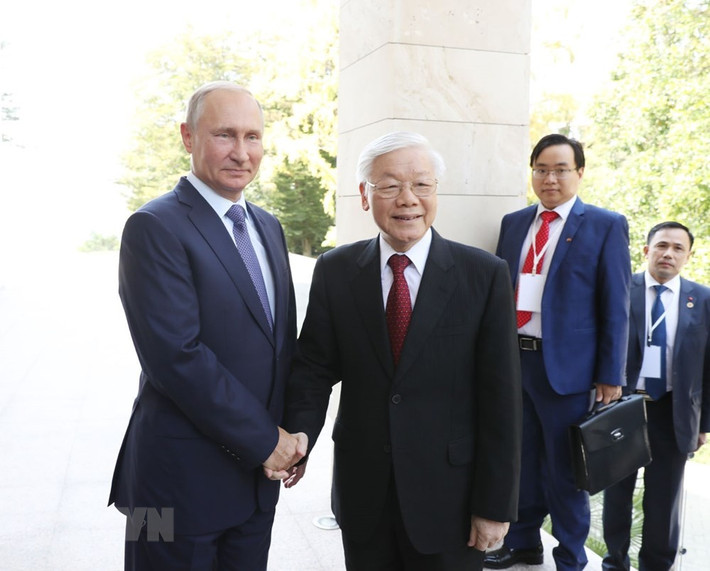 Tổng thống Liên bang Nga Vladimir Putin đón Tổng Bí thư Nguyễn Phú Trọng. (Ảnh: Trí Dũng/TTXVN).