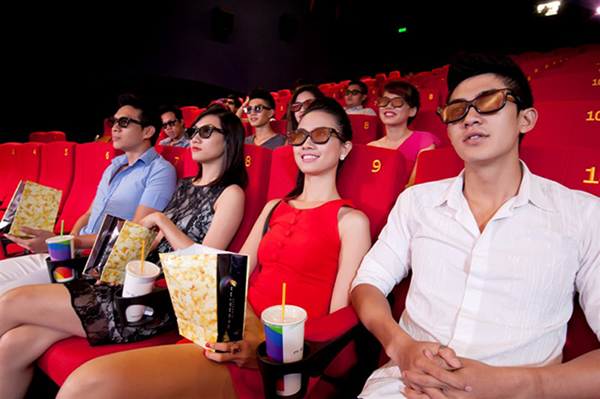 Những giây phút ngọt ngào trong bộ phim tình cảm trong dịp lễ tình nhân sẽ chất xúc tác khiến cho tình cảm của các cặp đôi trở nên thăng hoa và thêm gắn bó với nhau hơn.