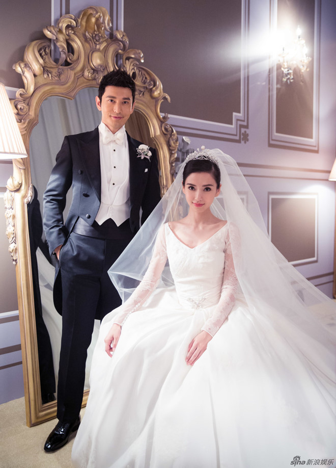 Đám cưới Huỳnh Hiểu Minh - Angela Baby năm 2015 thu hút sự quan tâm của báo chí bởi mức độ xa xỉ, hành tránh. Riêng chiếc váy cưới chính thức của Angela Baby đã sử dụng 35 mét vải cao cấp cùng 7 lớp vải chiffon và được thực hiện trong 5 tháng. Đây là một trong những thiết kế được Angela Baby đặt riêng nhà thiết kế Raf Simons của Dior. Thiết kế váy cưới lộng lẫy với gam màu trắng và phần tay ren khiến cô dâu giống nàng công chúa bước vào lễ đường. Có tin đồn cặp sao đã tốn khoảng 1 triệu NDT (khoảng 3,5 tỉ đồng) cho chiếc váy này.