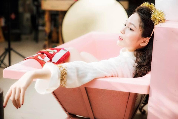 Từng nổi lên sau khi tham gia cùng dàn hotgirl Nóng cùng World Cup, Trâm Anh vưỡng không ít lùm xùm khi bị các hot girl khác tố chảnh chọe, làm màu.