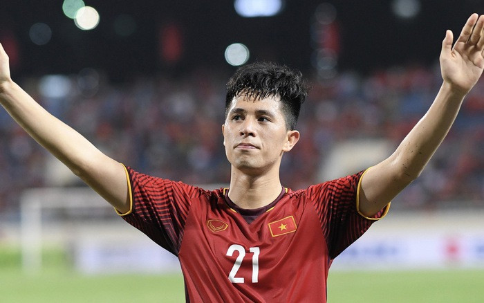 Nếu như Duy Mạnh là cái đầu nóng thì Đình Trọng lại tỏ ra rất lạnh lùng nhưng vô cùng chính xác. Chính những điều trên đã giúp cầu thủ này lọt vào top 5 trung vệ xuất sắc nhất vòng bảng AFF Cup 2018.