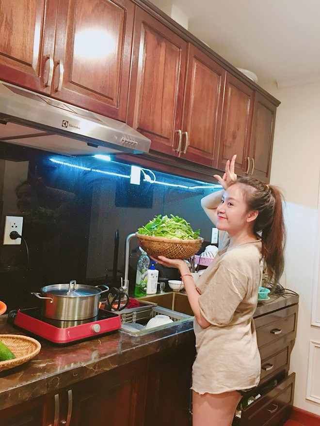 Đến đầu năm 2017, cô gây bất ngờ khi xuất hiện tại cuộc thi tìm kiếm gương mặt đại diện – The Face với mong muốn có cơ hội được khán giả nhìn nhận sự thay đổi và trưởng thành của mình. Rồi cho ra mắt liên tiếp 2 MV được đầu tư khá công phu, kỹ lưỡng.