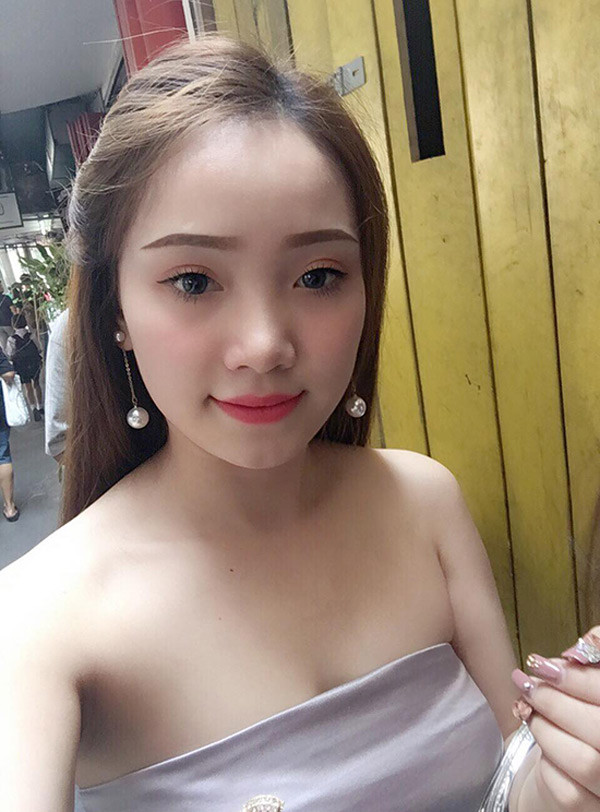 Ngược lại, nhiều fan nữ đã “gào thét” trong ghen tỵ. Có người còn đòi chết khi vào bình luận rằng: “Thế là em mất anh rồi, đi chết đây”. Văn Thanh dí dỏm đáp lại: “Thôi đừng em, ngoài kia còn có rất nhiều người đang đợi em”.