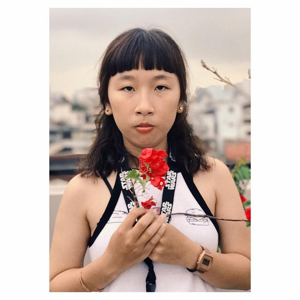 Sau clip cover đầu tiên Xin anh đừng (bản gốc của Emily ft Lil Knight & Justatee) làm lên "thương hiệu" của mình, hiện tượng "lạ đời" nhất đầu năm 2014 liên tục cho ra đời những bản cover độc, lạ khiến người xem phải cười nghiêng ngả như: Xém xíu có người yêu, Tâm sự mỏng của cô gái mắt hý, Đẹp gái cu đơn,…