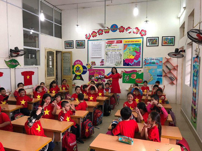 "Nhân sự kiện U23 Việt Nam lọt vào chung kết giải U23 châu Á, các cô giáo đã trang trí lại phòng học, mở ti vi kết nối với internet cho các em học sinh xem lại những bàn thắng của U23 Việt Nam. Các em học sinh tỏ ra vô cùng thích thú", báo Người đưa tin dẫn lời bà Vân Anh nói.