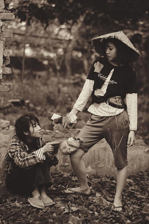 Bộ ảnh kỷ yếu kiểu ăn xin của teen Hà thành.